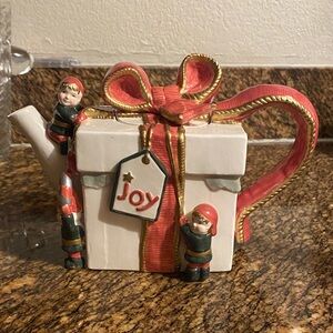 1997 Demdaco Christmas Elf teapot.